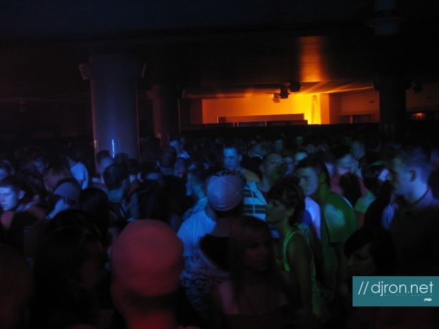 042.jpg
